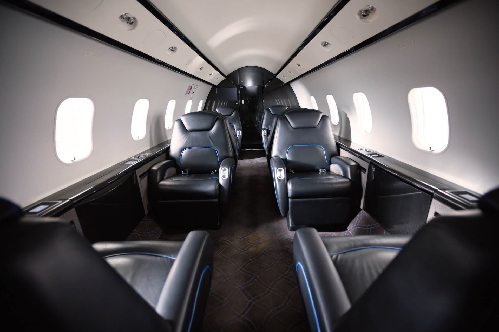 Challenger 300, Bombardier, Carbon Interior, Flexjet, Private Jet, Cabin Interior, midsize, super midsize, leather seats, jet interior