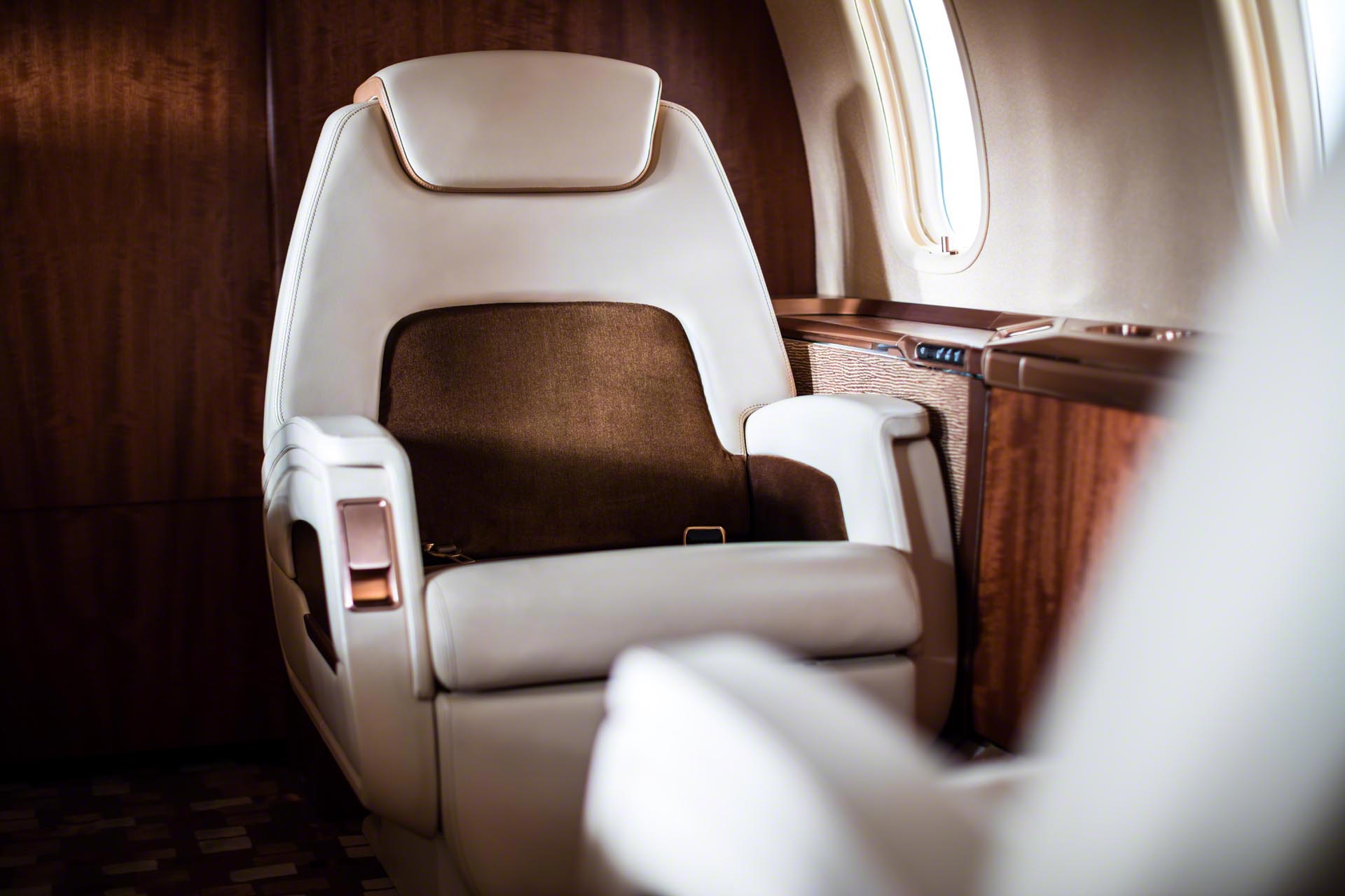 Cream Leather Seats - Challenger 350 LXi Cognac