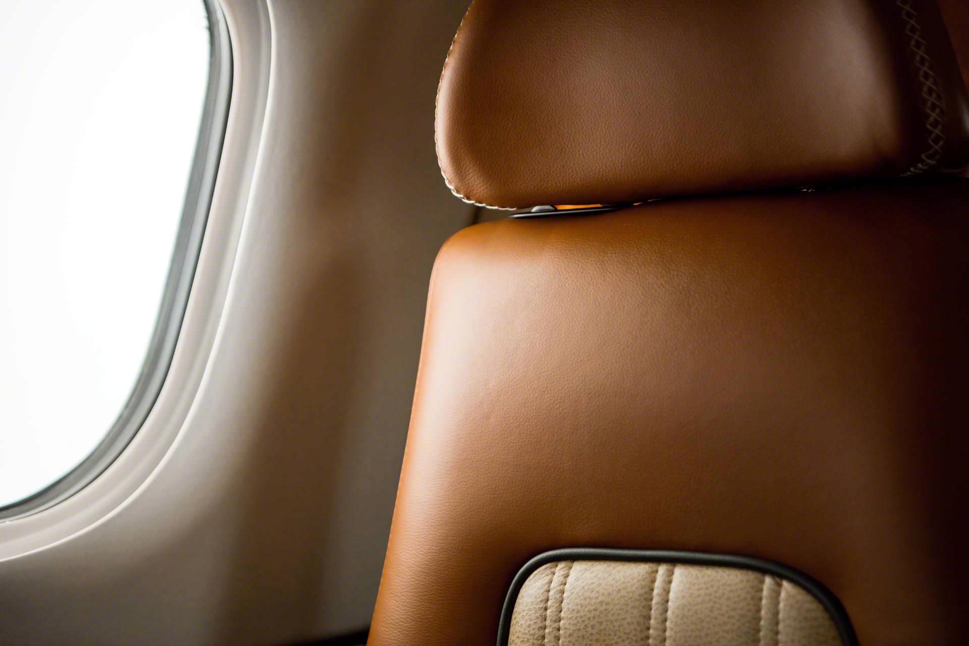 Two Tone Leather Seats - Phenom 300 LXi Cognac