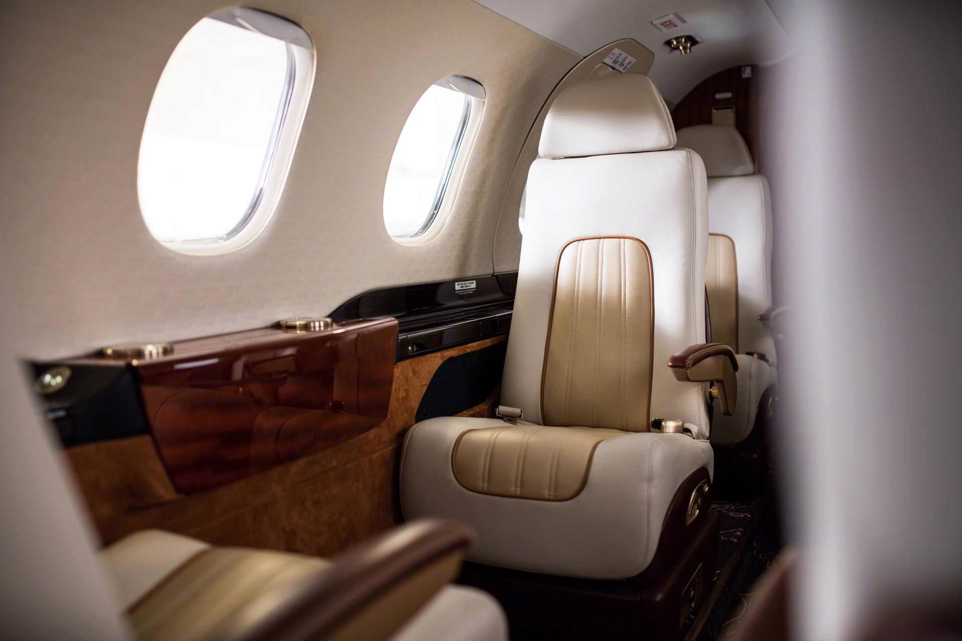 Rich Cream Leather Seats - Phenom 300 LXi Maverick