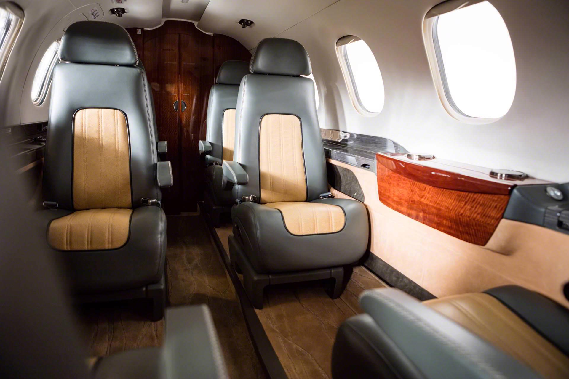 Two Tone Leather Seats - Phenom 300 LXi Essex